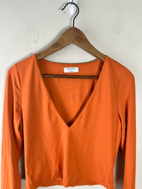 Aritzia Babaton Contour V-Neck Longsleeve Top Size Large Orange Cropped - Picture 4 of 10
